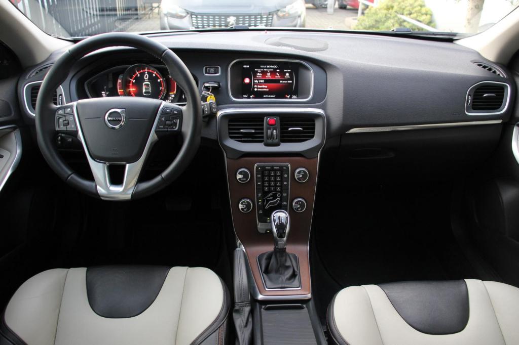 Volvo V40 cross country 2.0 t5 awd summum h&k - full options - panoramadak 
