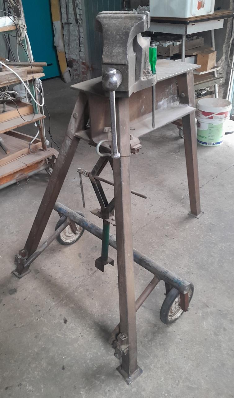 Zware verrijdbare oude stalen bankschroef