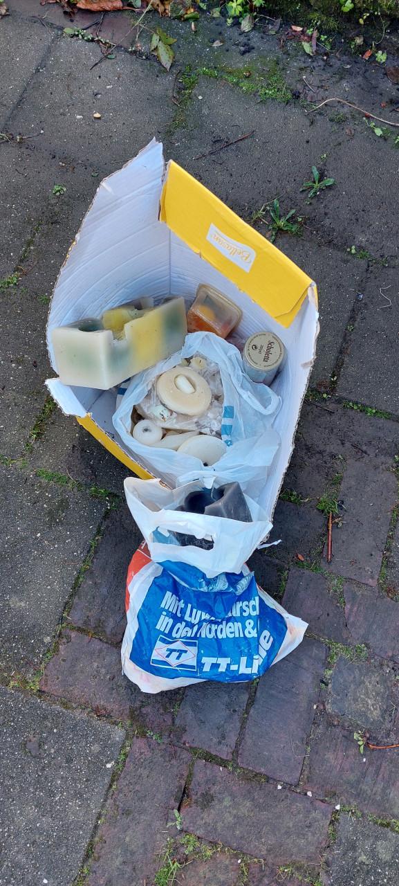 Resten kaarsvet en kaarsenstompjes