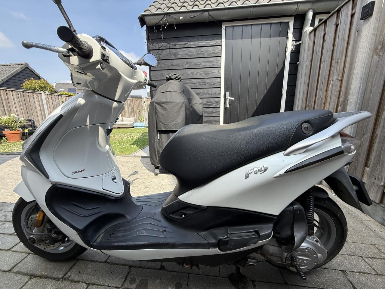 Piaggio Fly 4-takt – bouwjaar 2012 – geel kenteken