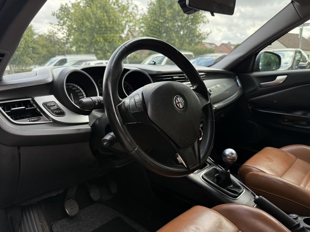 Alfa Romeo Giulietta 1.4 t distinctive - grote beurt + nieuwe distributie -
