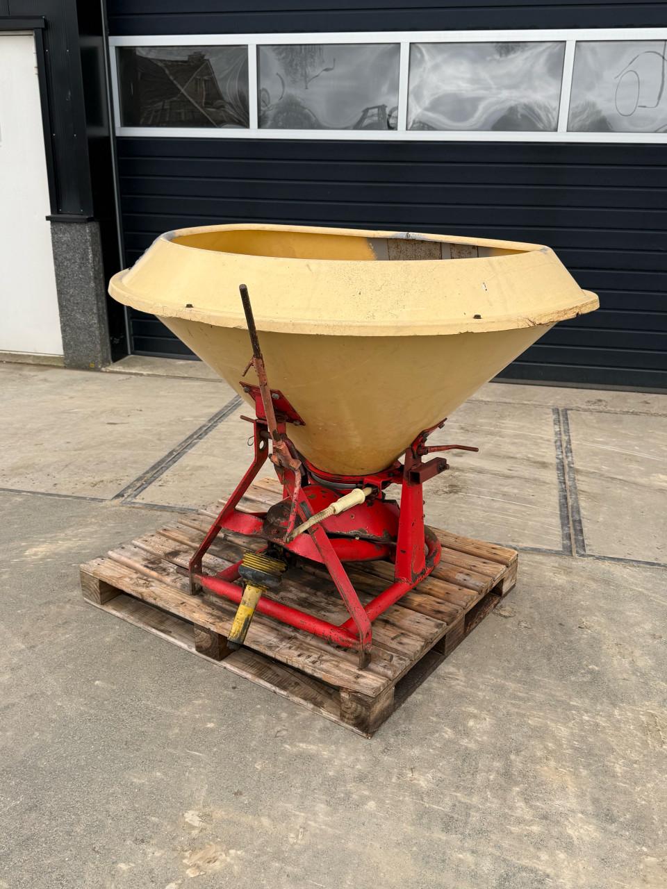 Diverse kunstmeststrooiers op voorraad!