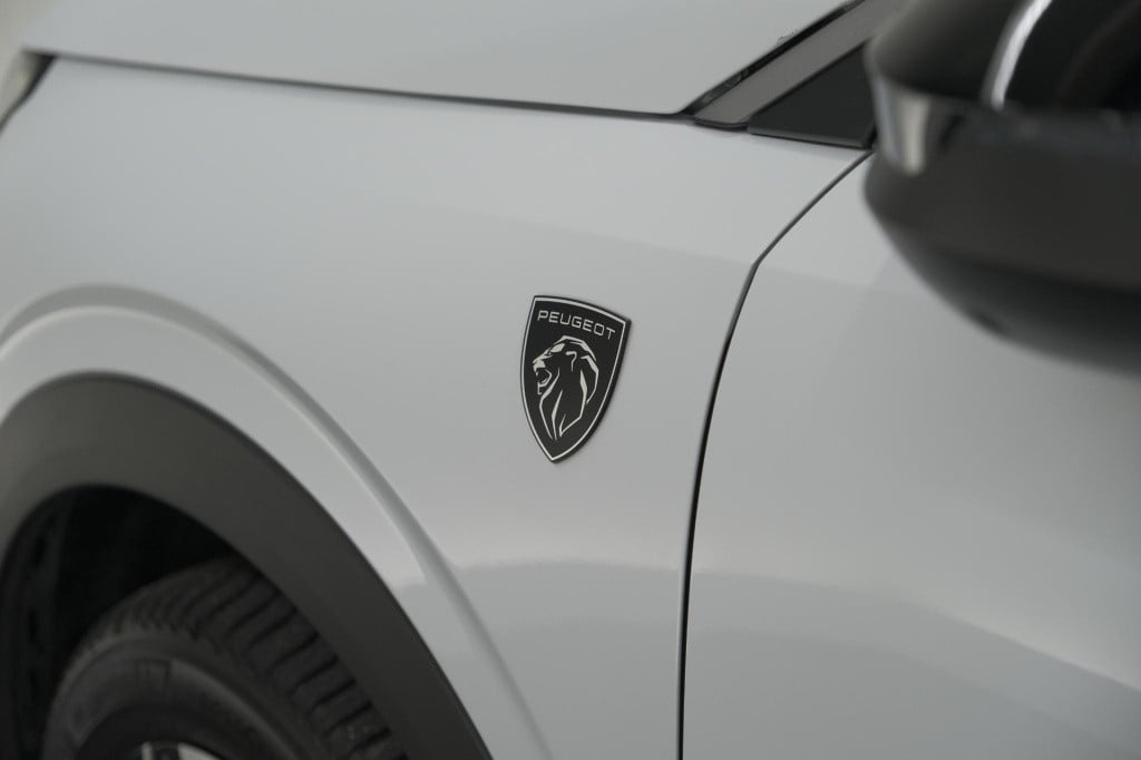 Peugeot 3008 hybrid 136 e-dsc6 gt | panoramadak | focal hifi pack| 360 came