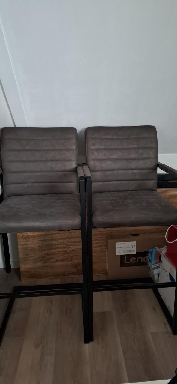 Bartafel met 2 stoelen