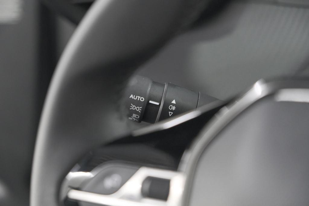 Peugeot 2008 puretech 100 allure | camera | navigatie | parkeersensoren | a