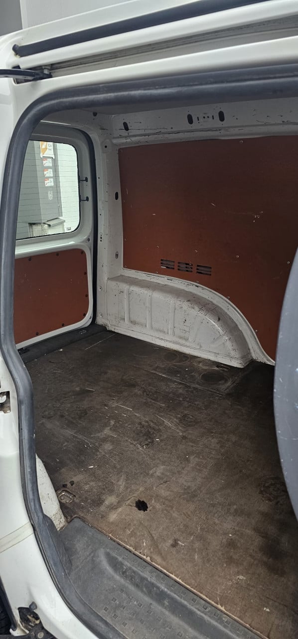 TE KOOP VOLKSWAGEN CADDY 1.6 TDI EURO 5 BETREFT EEN MARGE AUTO