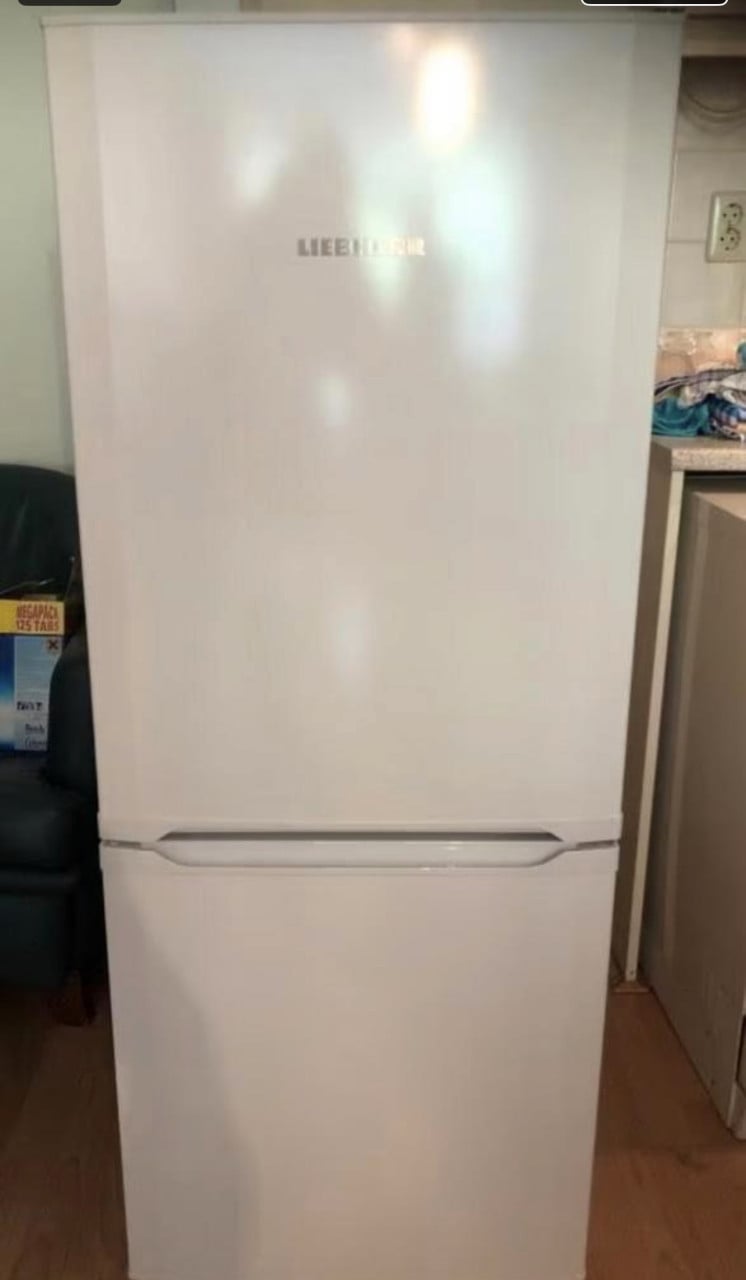 Liebherr Koelkast met vriezer 1 jaar oud nieuwprijs €600,-