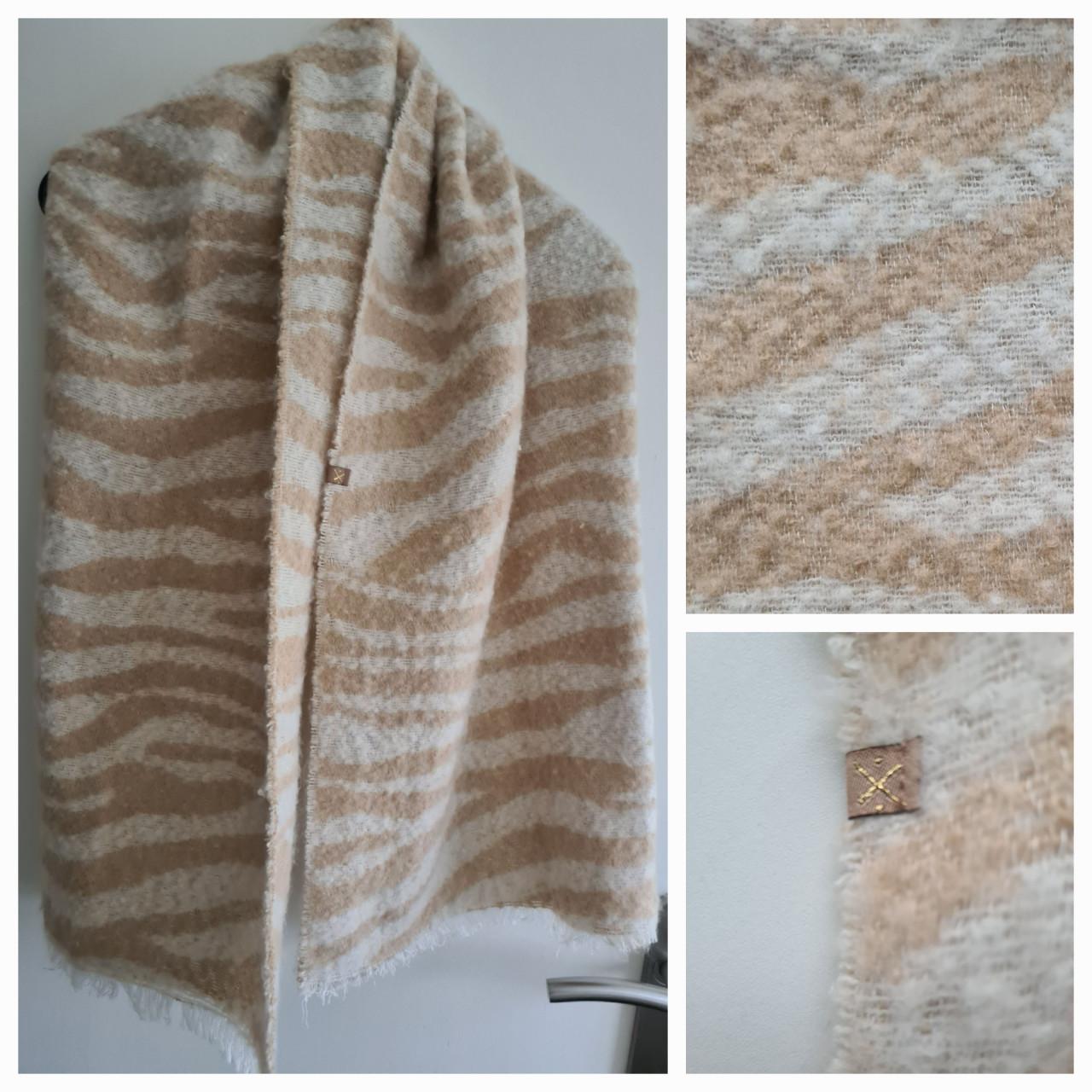 Nieuwe ecru / beige zachte wollige sjaal 160 X 48 cm