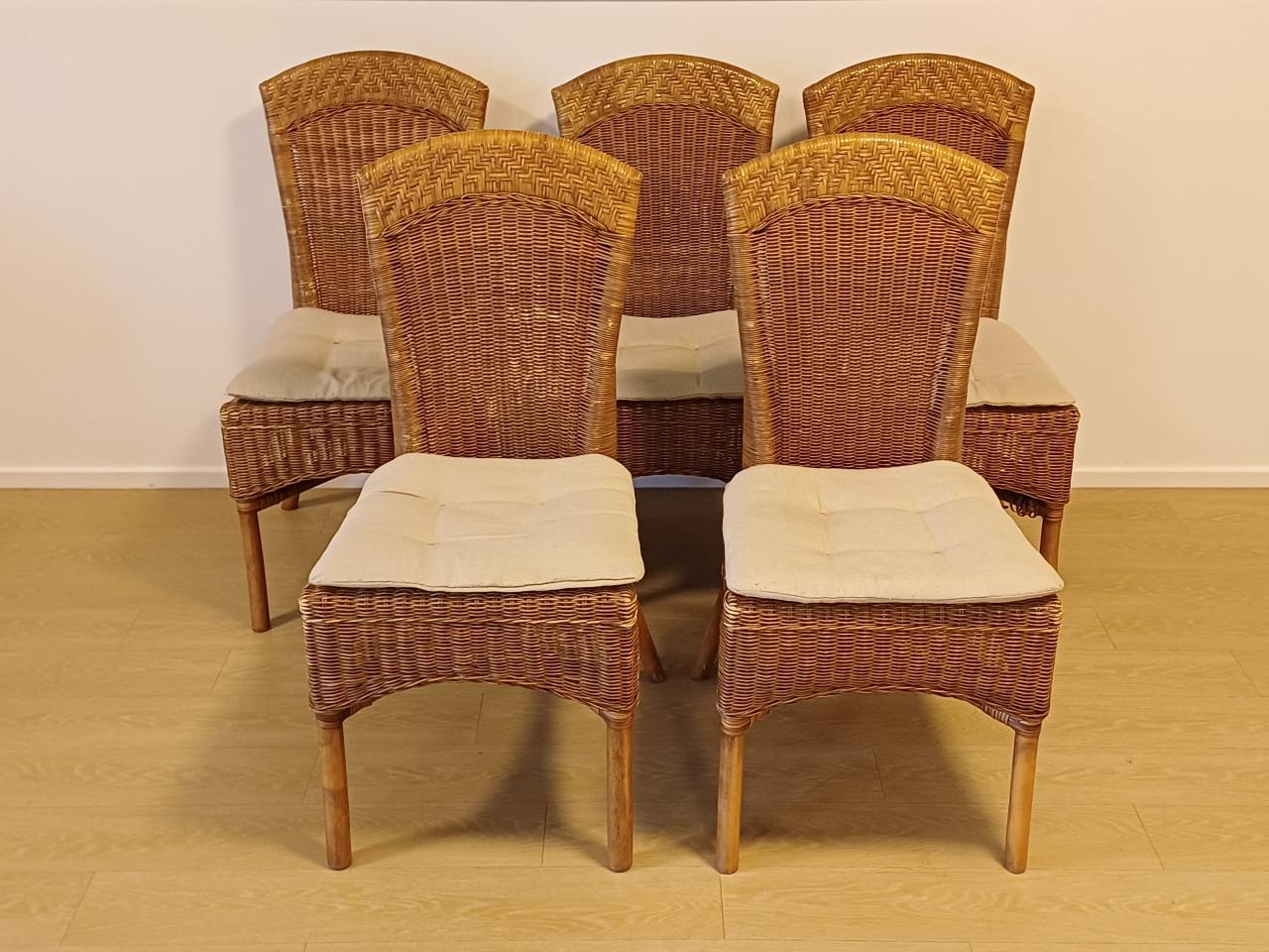 5 rieten stoelen