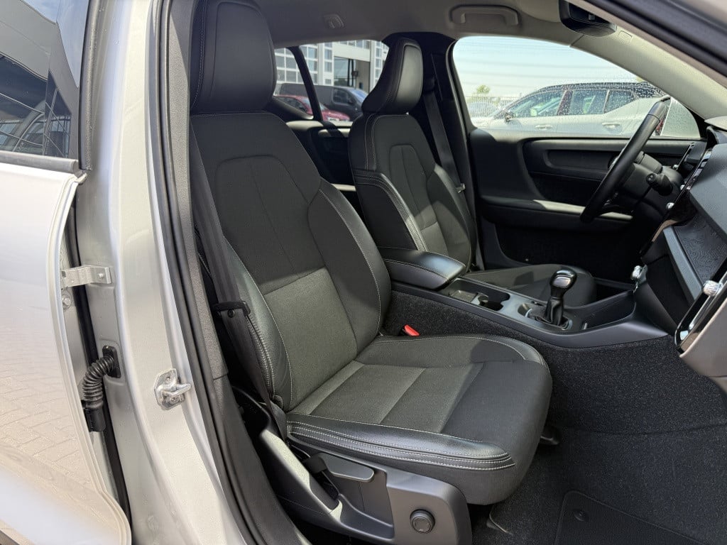 Volvo XC40 t3 160pk momentum | camera| trekhaak| h&k sound| stoelverw| carp