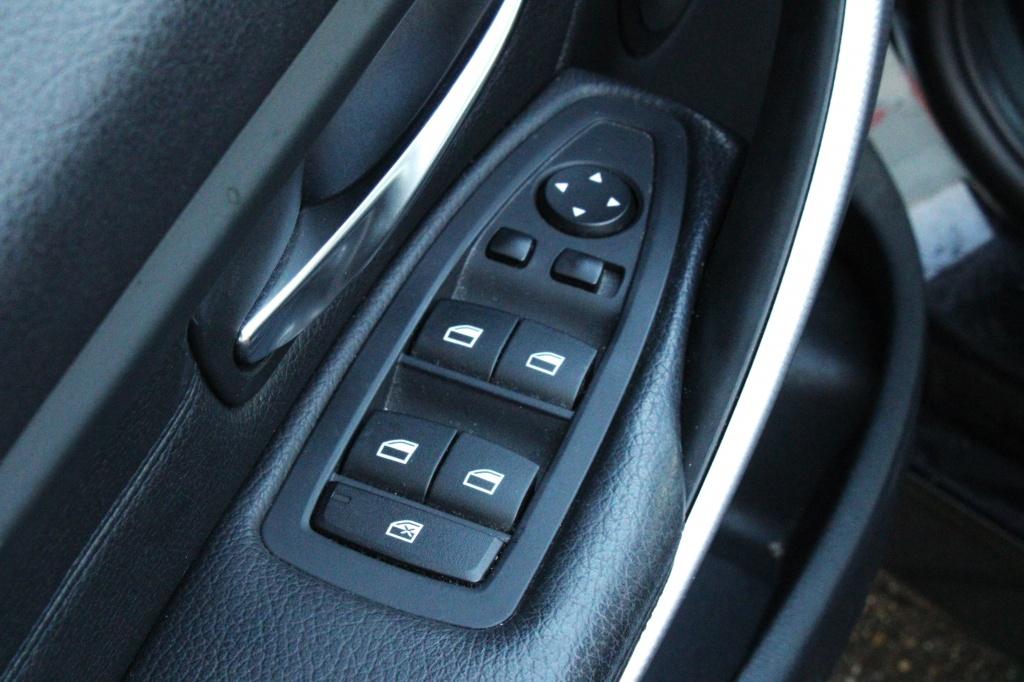 BMW 3-serie touring 328i high executive full options