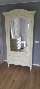 Brocante kasten en spiegel