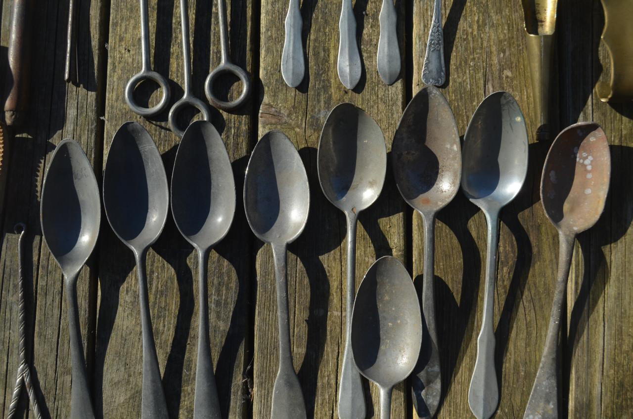 Divers oud bestek en aanverwante spullen