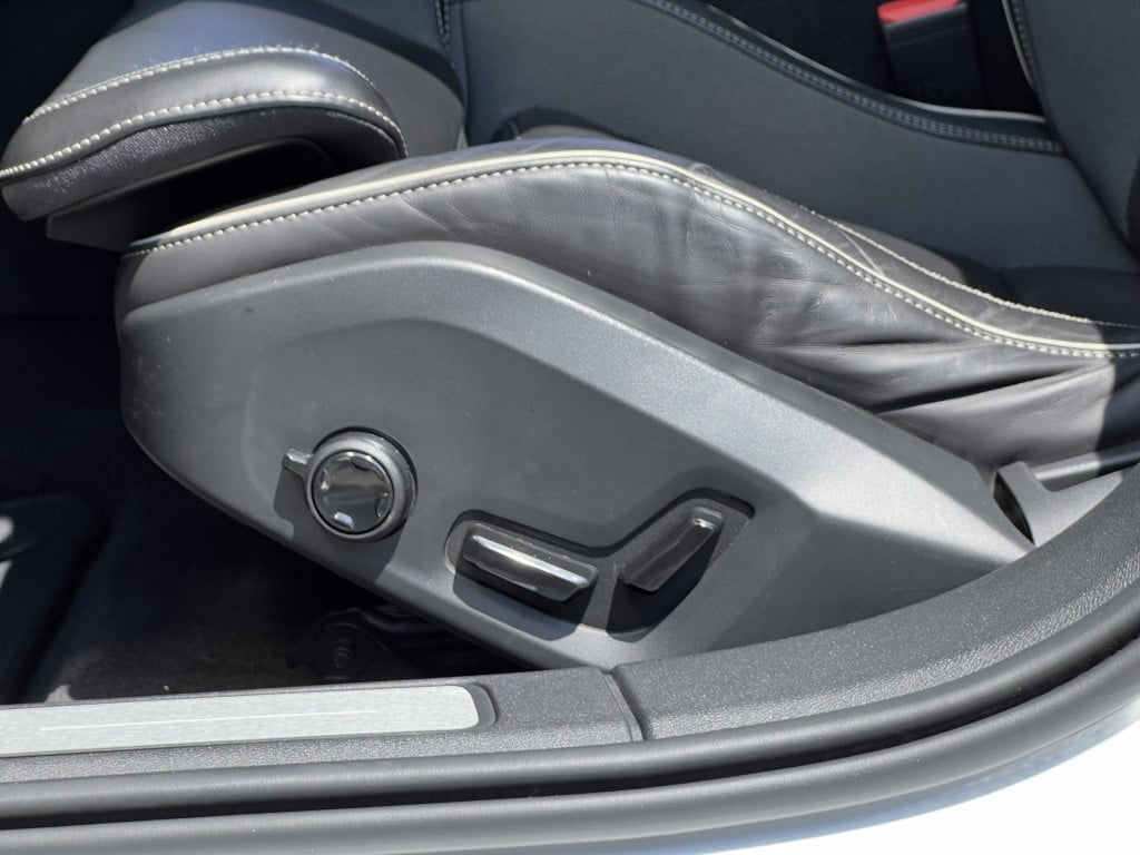 Volvo V60 t6 398pk recharge r-design| panodak| adap.cruise| trekhaak| awd|