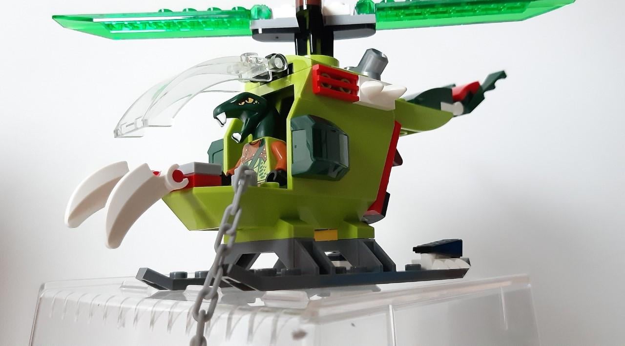 Lego Ninjago 10725: verloren tempel met Jay, Llyod en Zoltar.