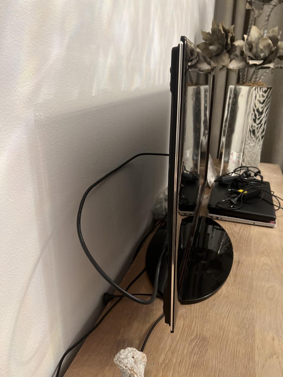 Samsung UE32C4000  LED TV 32 inch HD bijna niet gebruikt