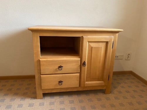Te koop een TV kastje.