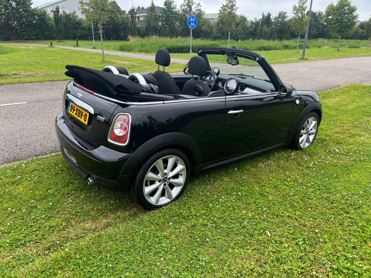 Prachtige Mini Cabriolet uit 2012 met slechts 114.000 km