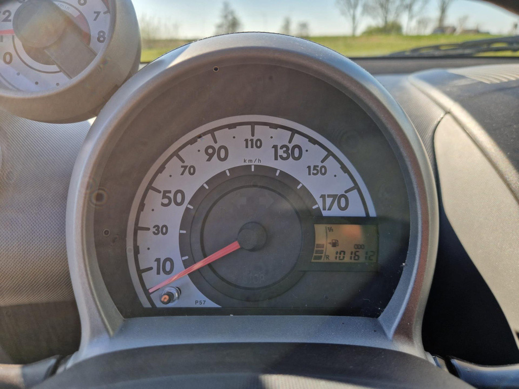 Peugeot 107 1.0-12v xs | airco | achterspoiler | velgen ''15 | toerenteller