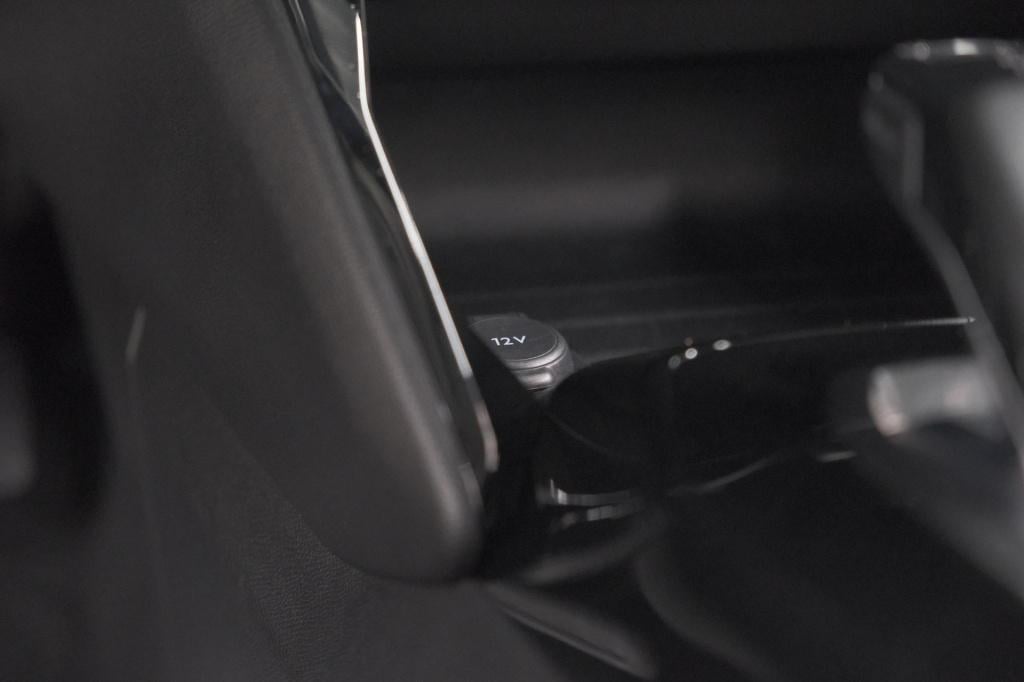 Peugeot E-2008 ev allure pack 50 kwh | 3 fase laadfunctie | parkeersensoren