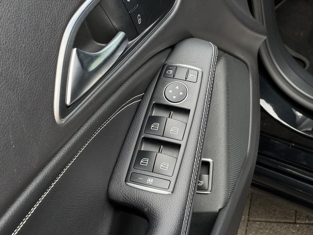 Mercedes-Benz Cla 180 ambition nl-auto! | panoramadak | navigatie full-map 