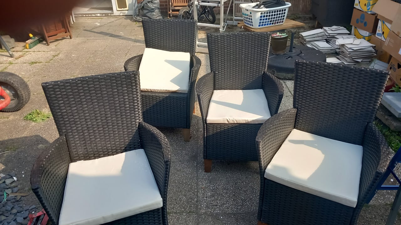 4 antraciet tuin stoelen met kussens