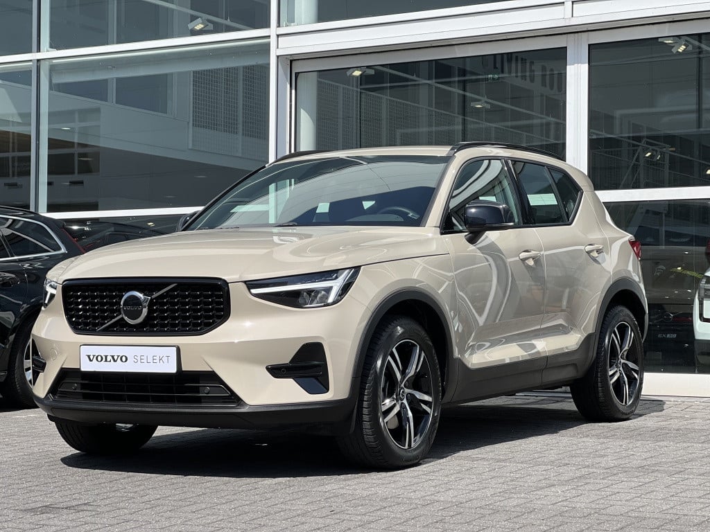 Volvo XC40 b4 197pk plus dark| adap.cruise| trekhaak|camera| googlemaps| el