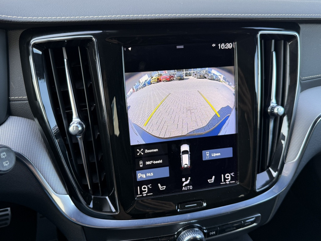 Volvo V60 v60 t6 340pk r-design| panodak| adap.cruise| 360camera| hud| key