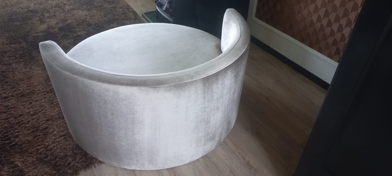 Keijser&co daybed / ronde fauteuil in luxe Chivasso stof