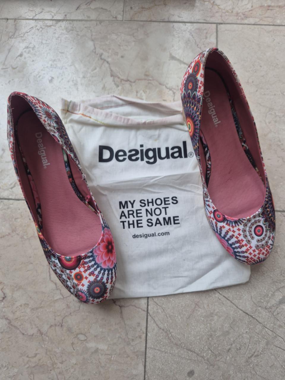 Nieuwe schoenen van Desigual - 40