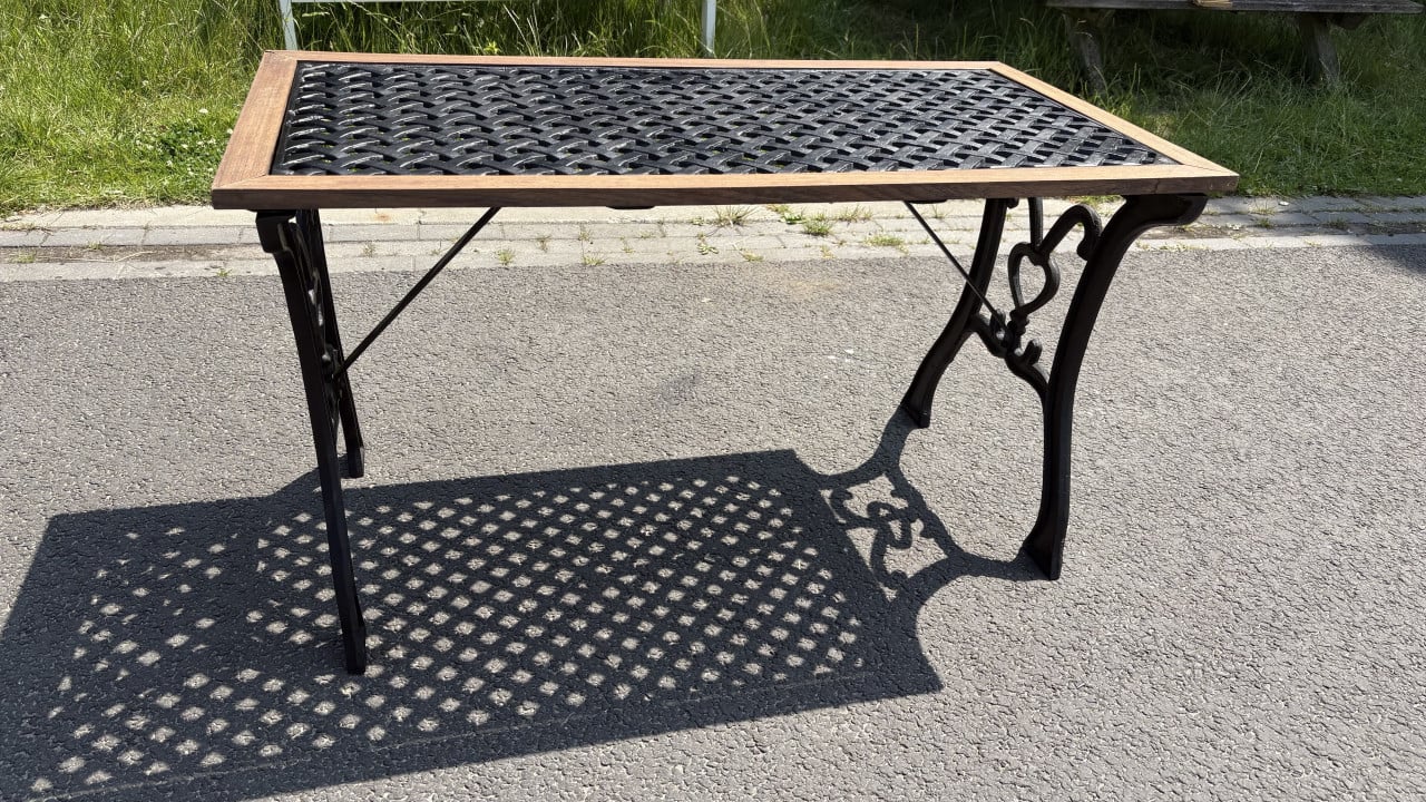 Buitentafel van gietijzer