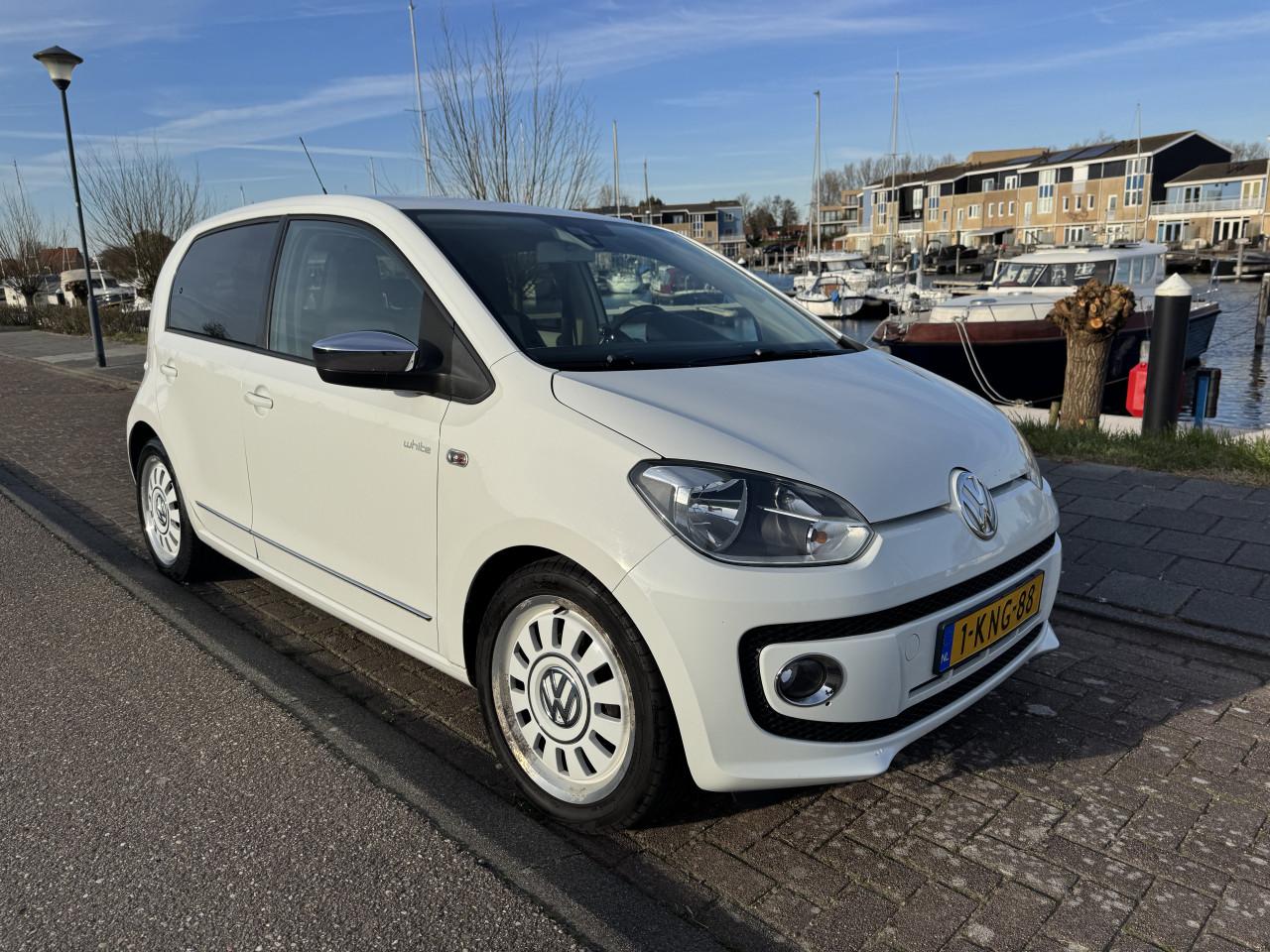 Volkswagen 1.0 High up! Bluemotion white edition