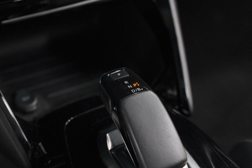 Peugeot E-2008 ev gt pack 50 kwh | schuif-/kanteldak | adaptieve cruise con