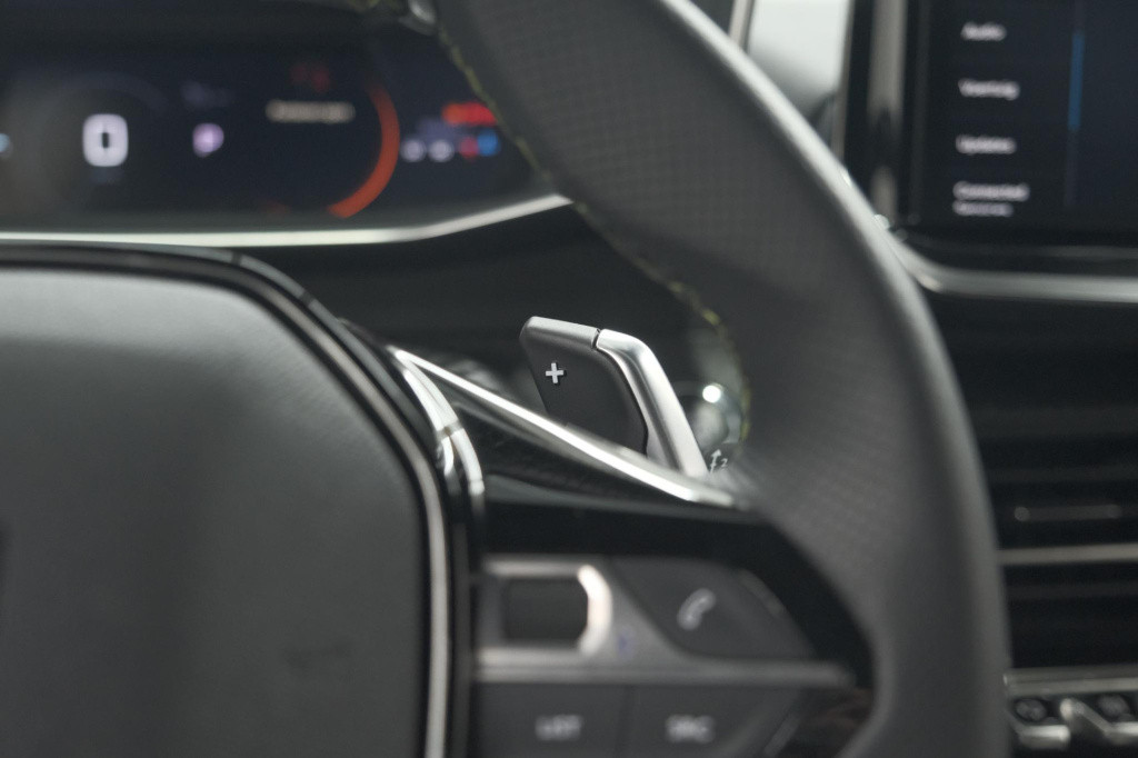 Peugeot 2008 puretech 130 eat8 gt | camera | apple carplay | parkeersensore