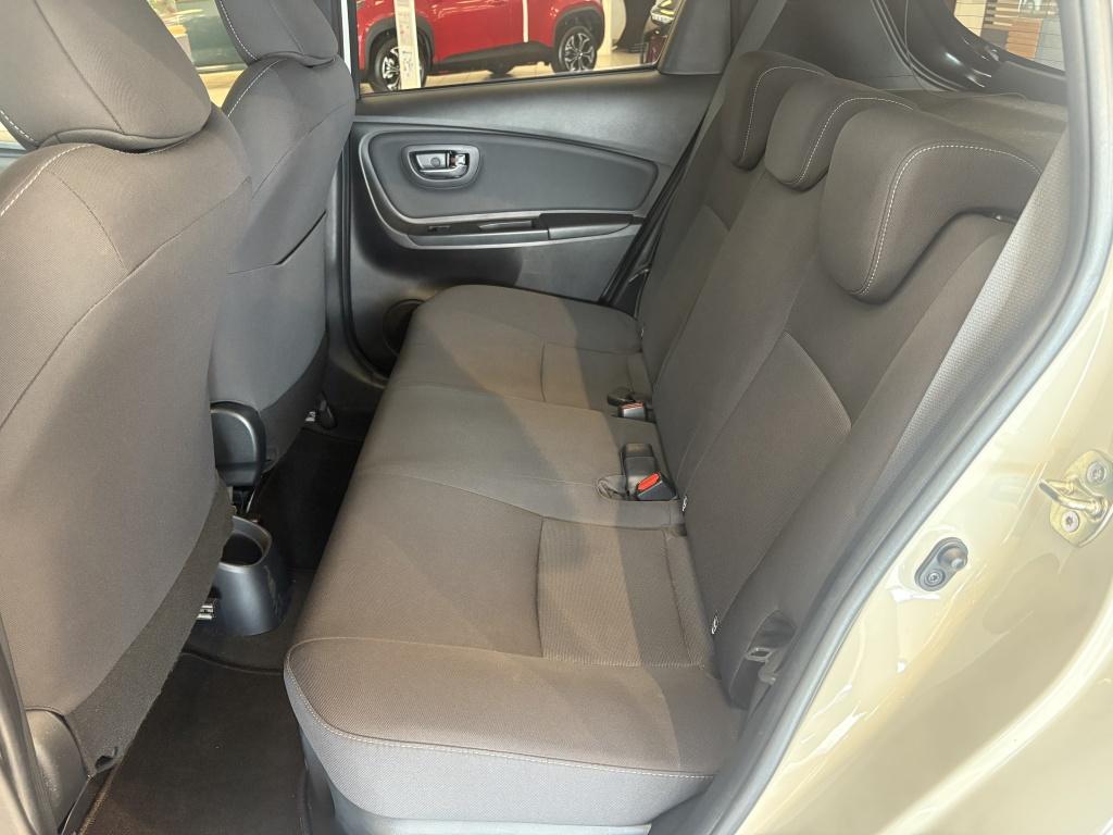 Toyota Yaris 1.5 hybrid bi-tone