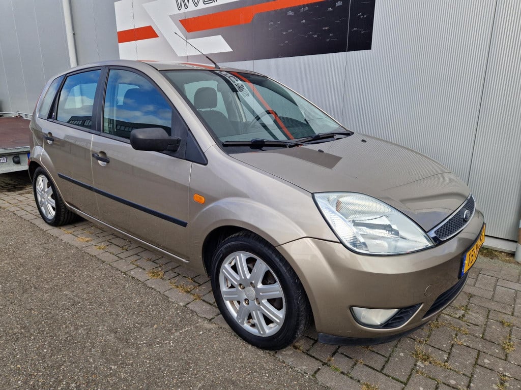 Ford Fiesta 1.6-16v ghia