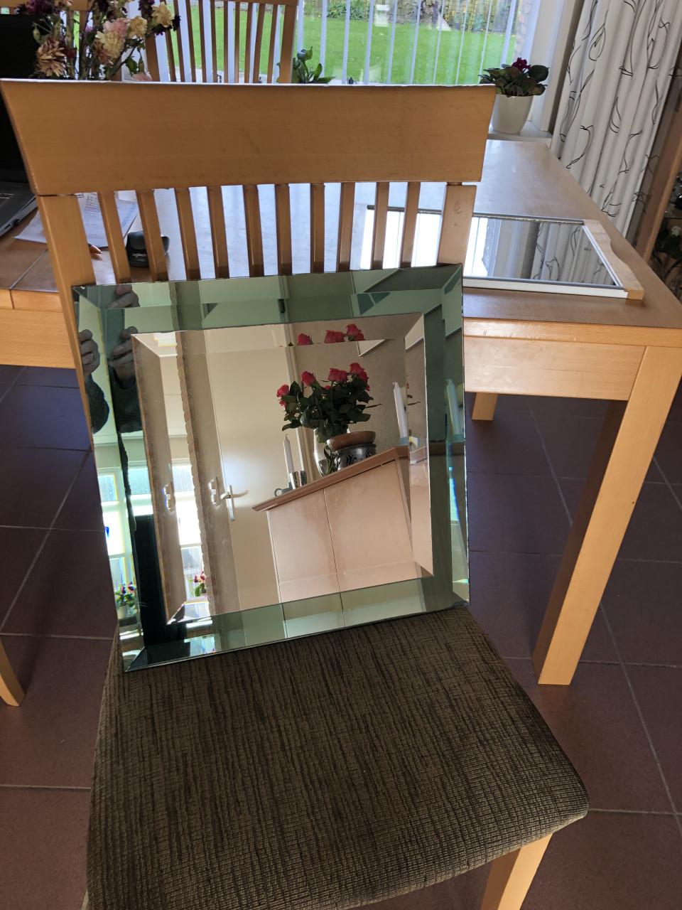 Te koop goede spiegels.(z.g.a.n.).