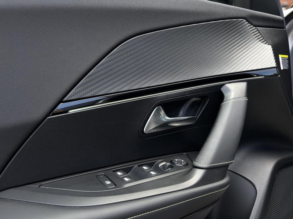 Peugeot 2008 automaat hybrid 145 pk gt