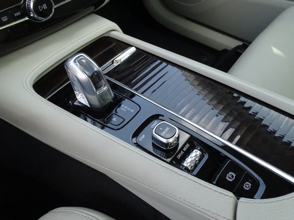 Volvo XC90 2.0 t8 twin engine awd momentum 7-pers | pano