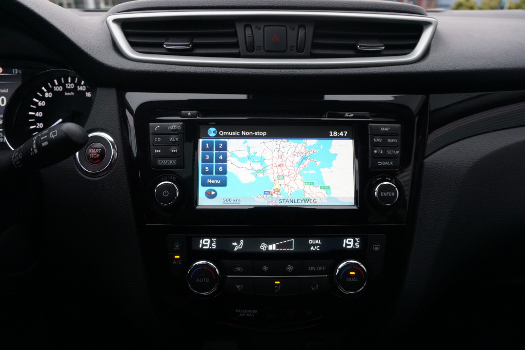 Nissan Qashqai 1.2 n-connecta climate / navi / camera / glazen dak / parkee