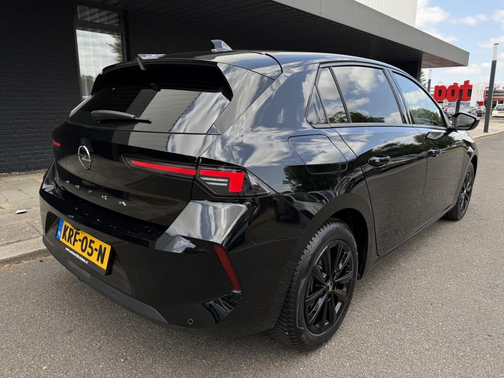 Opel Astra 1.2 turbo black pakket