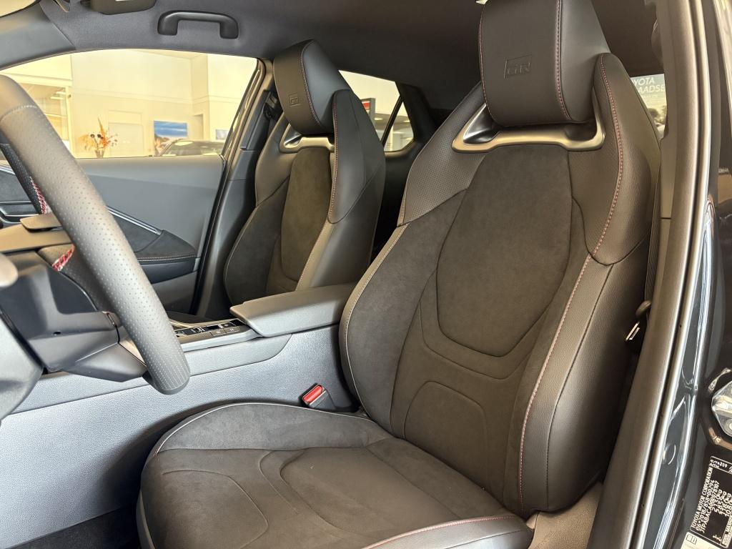Toyota C-hr plug-in hybrid 220 black edition gr sport