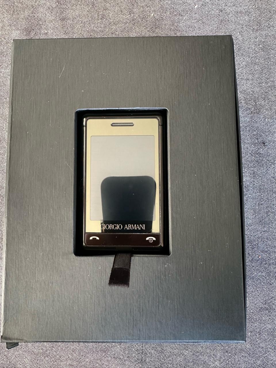 Samsung SGH-P520 Georgio Armani