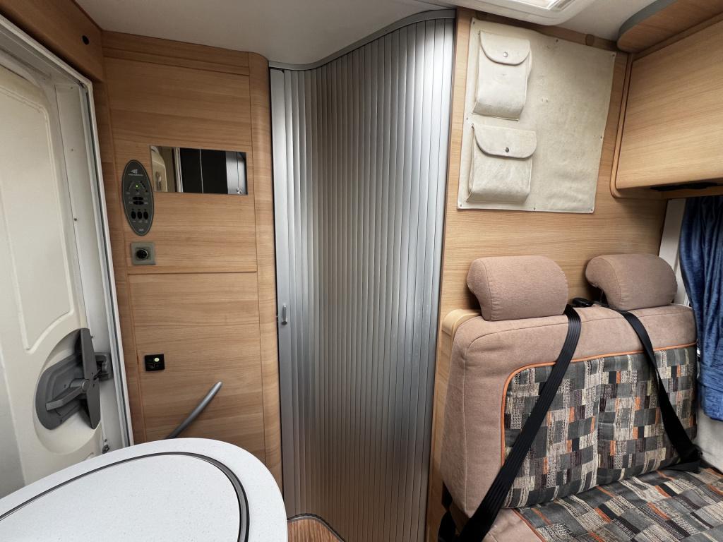 Weinsberg Onbekend r49 x250/2 | camera | groot bed | radio | luifel