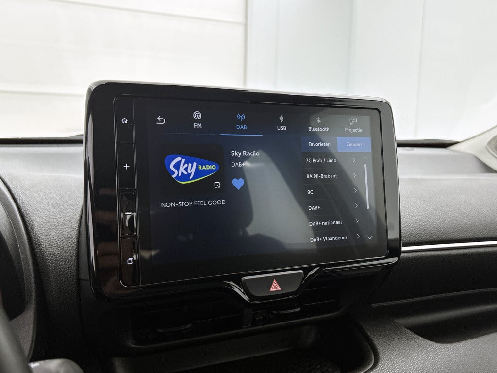 Mazda 2 Hybrid 1.5 centre-line