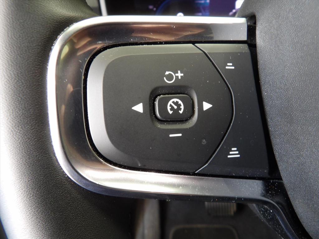 Volvo XC40 b3 163pk mild hybrid aut plus dark