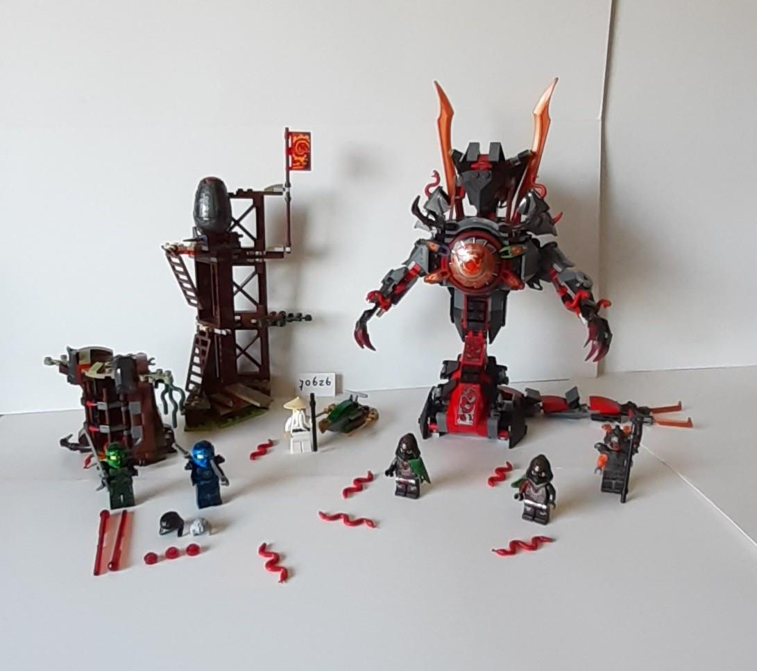 LEGO Ninjago 70626: De Komst van de Iron Doom