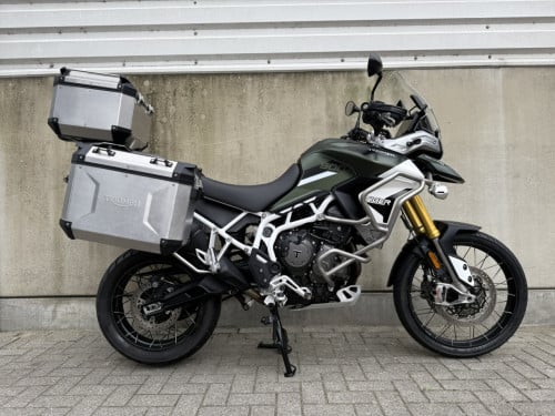 Complete en jonge Triumph Tiger 900 Rally Pro slechts 4800km