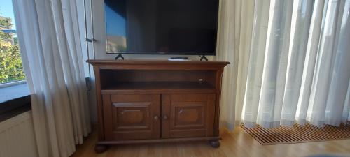 Eiken tv-kastje