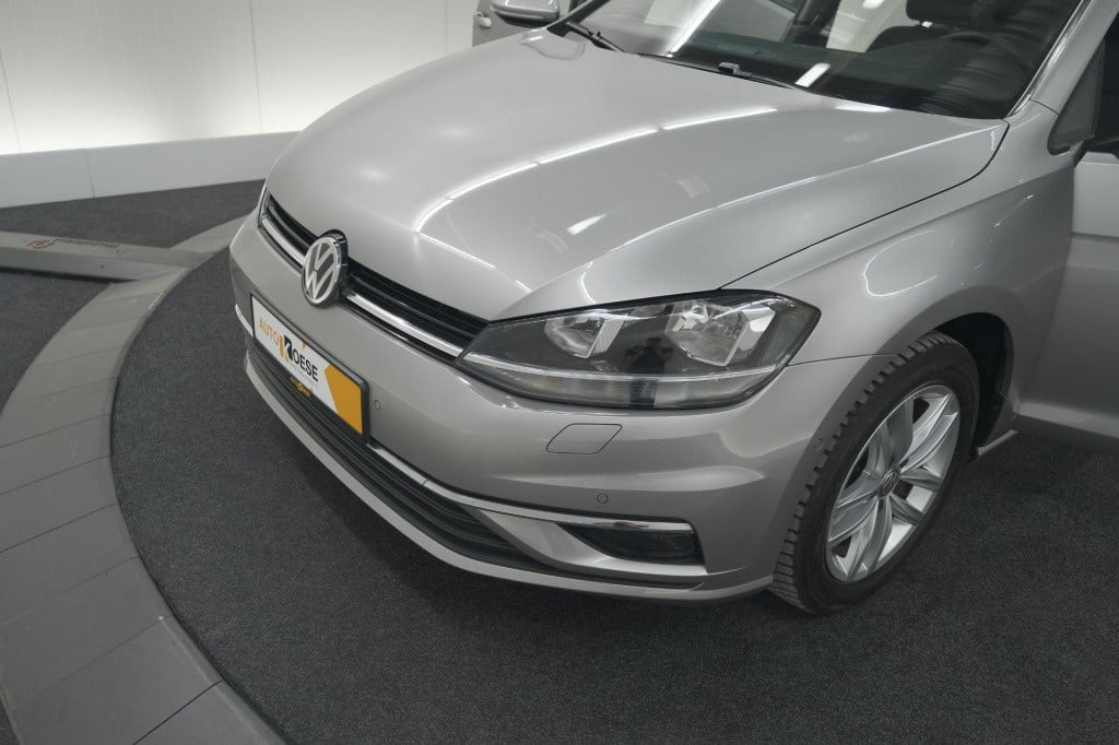 Volkswagen Golf 1.0 tsi 110pk highline | adaptieve cruise control | apple c